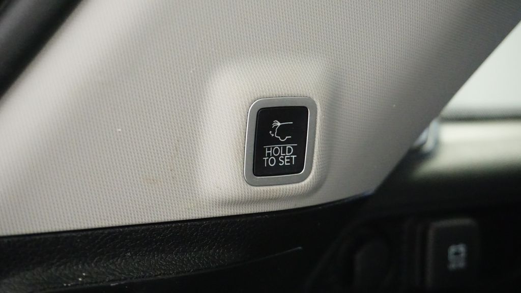 Thumbnail: 2023 Jeep Grand Cherokee - 17