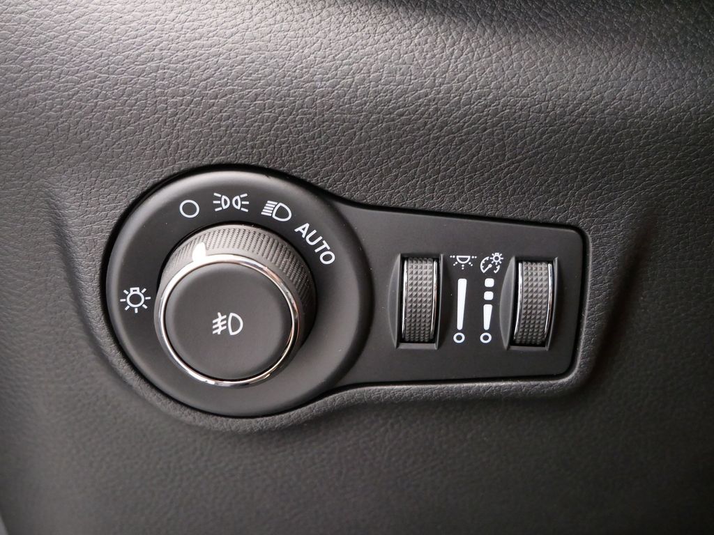 Thumbnail: 2025 Jeep Compass - 20