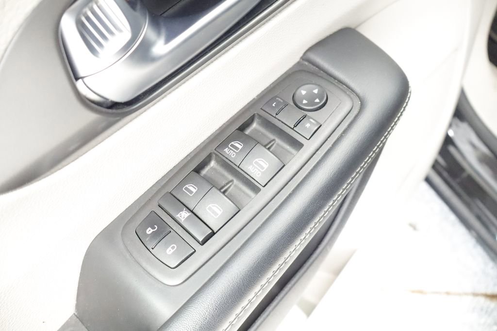 Thumbnail: 2023 Chrysler Pacifica - 15