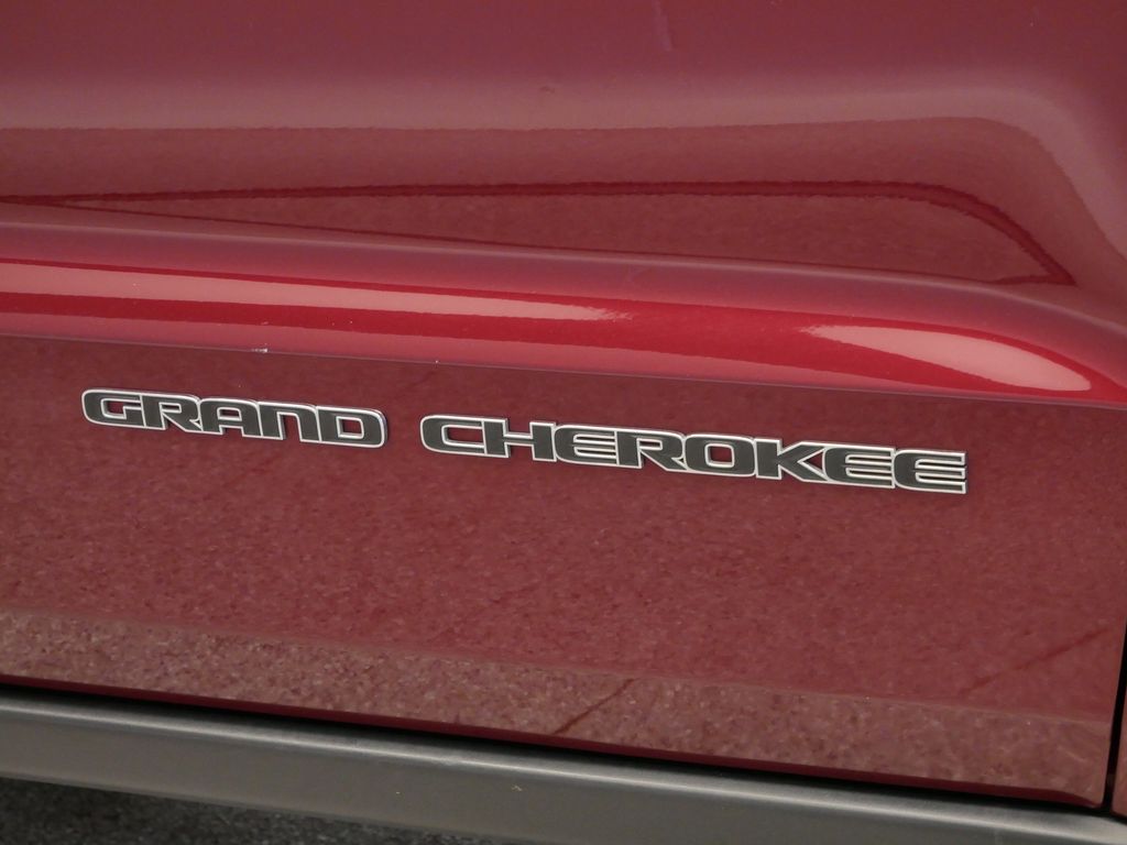 Thumbnail: 2017 Jeep Grand Cherokee - 19
