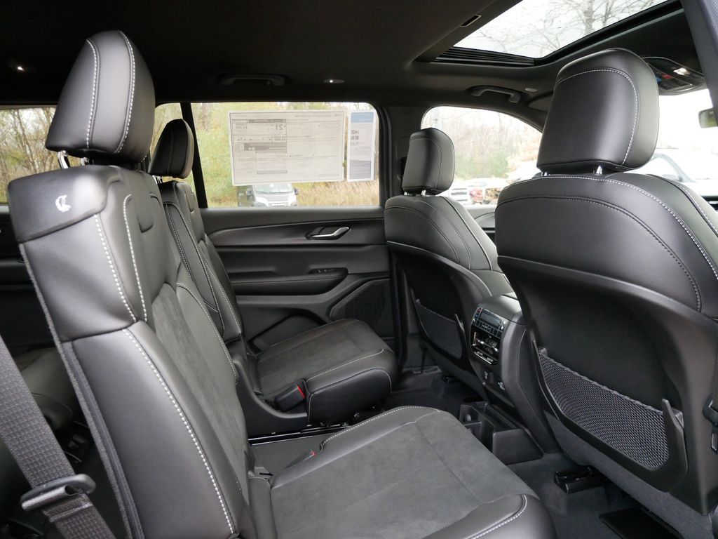 Thumbnail: 2025 Jeep Grand Cherokee L - 25