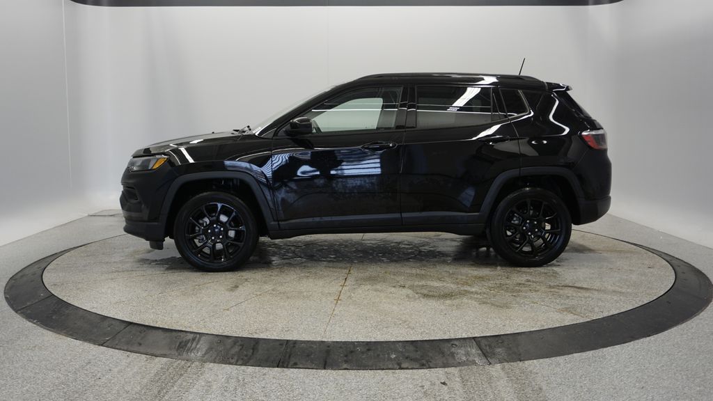 Thumbnail: 2022 Jeep Compass - 3