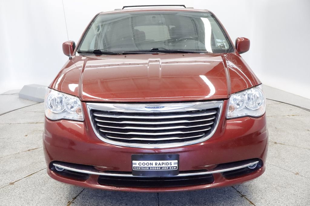 Thumbnail: 2016 Chrysler Town & Country - 8