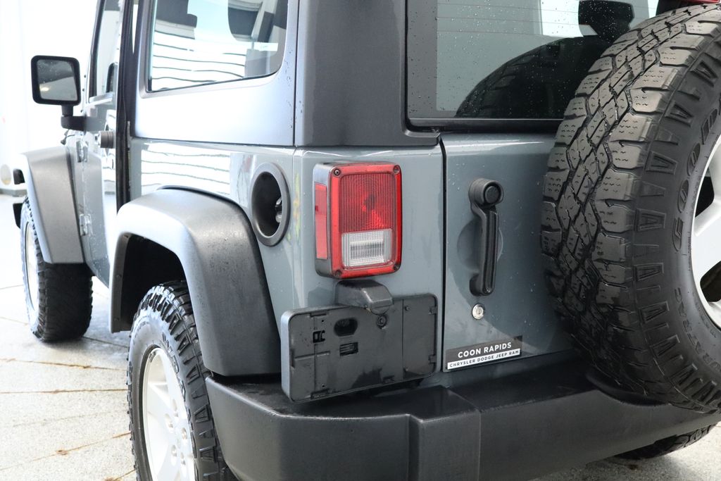 Thumbnail: 2014 Jeep Wrangler - 15