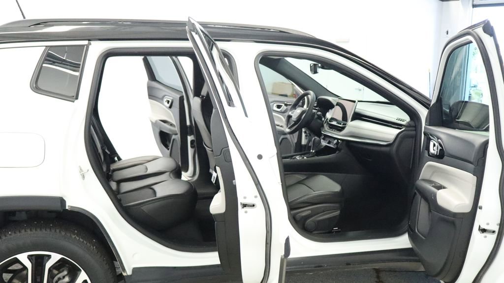 Thumbnail: 2023 Jeep Compass - 20