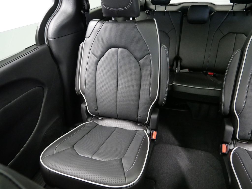 Thumbnail: 2026 Chrysler Pacifica - 18