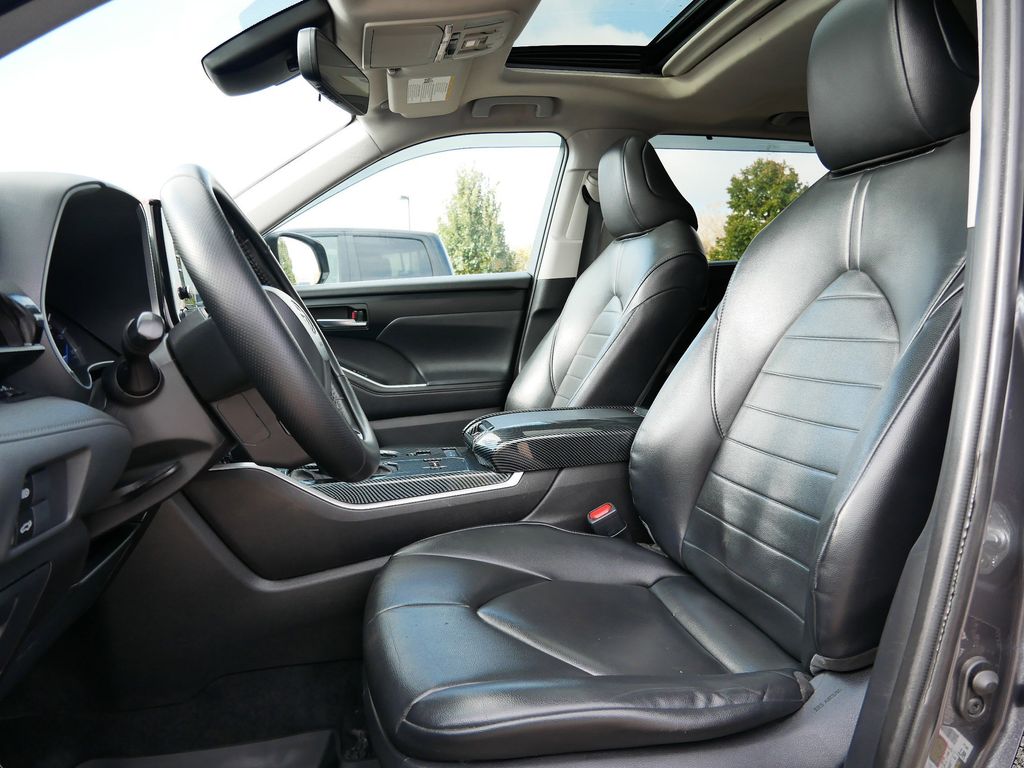 Thumbnail: 2020 Toyota Highlander - 18