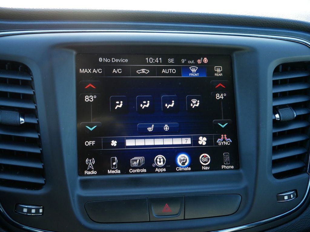 2015 Chrysler 200 S 34