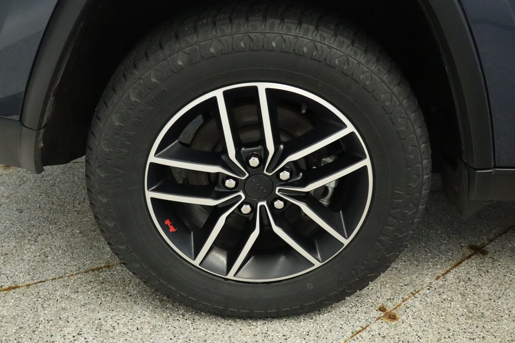 Thumbnail: 2021 Jeep Grand Cherokee - 17