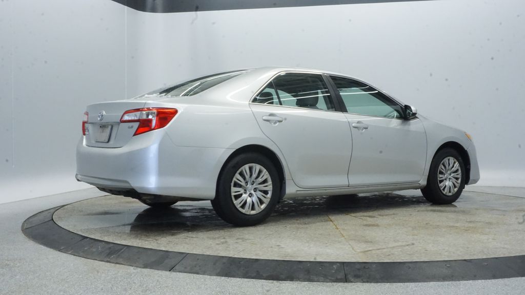 Thumbnail: 2013 Toyota Camry - 10