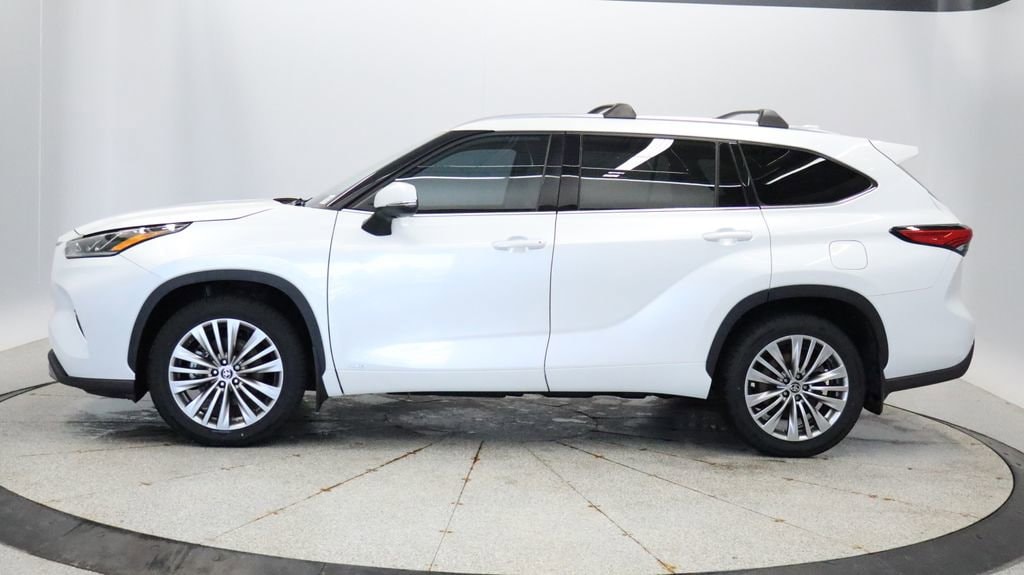 Thumbnail: 2022 Toyota Highlander - 2