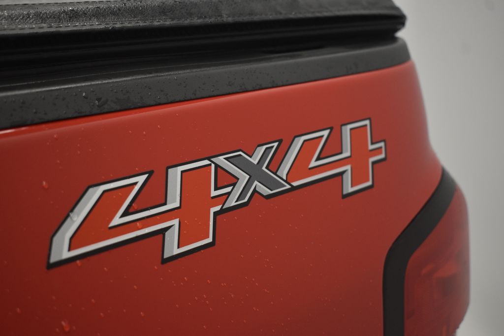 Thumbnail: 2015 Chevrolet Silverado 1500 - 13