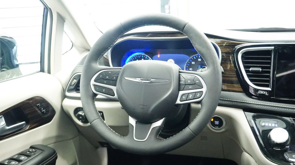 Thumbnail: 2024 Chrysler Pacifica - 19