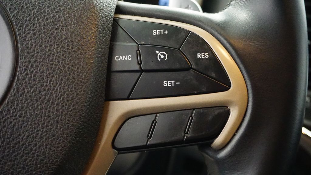 Thumbnail: 2017 Jeep Grand Cherokee - 33