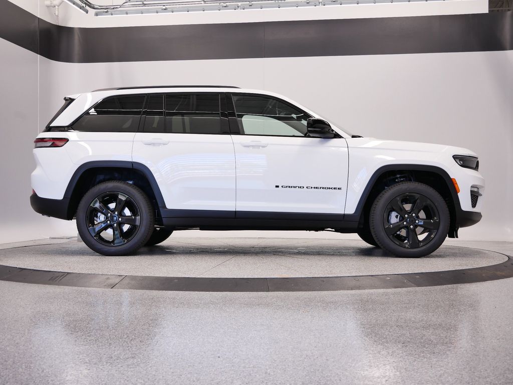 Thumbnail: 2025 Jeep Grand Cherokee - 45