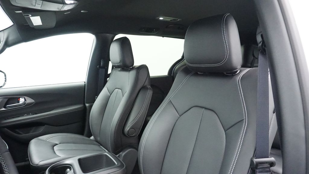 Thumbnail: 2026 Chrysler Voyager - 29