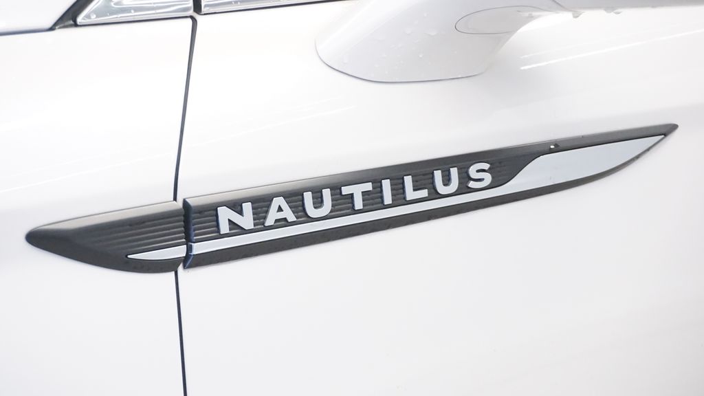 Thumbnail: 2019 Lincoln Nautilus - 14