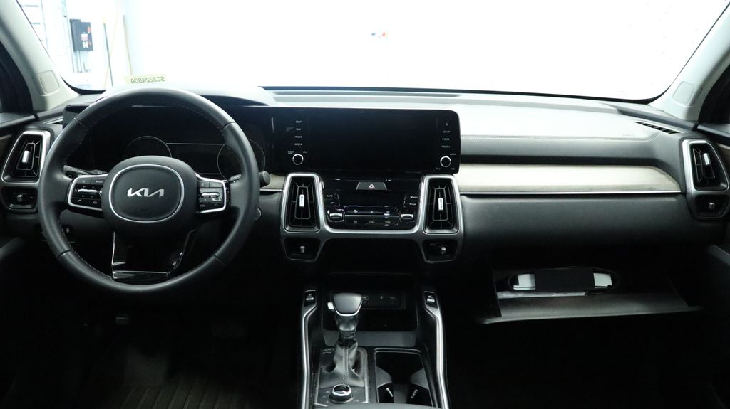 Thumbnail: 2023 Kia Sorento - 24