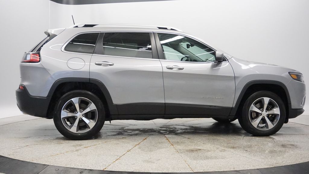 Thumbnail: 2019 Jeep Cherokee - 8