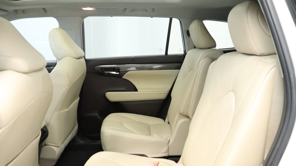 Thumbnail: 2022 Toyota Highlander - 20