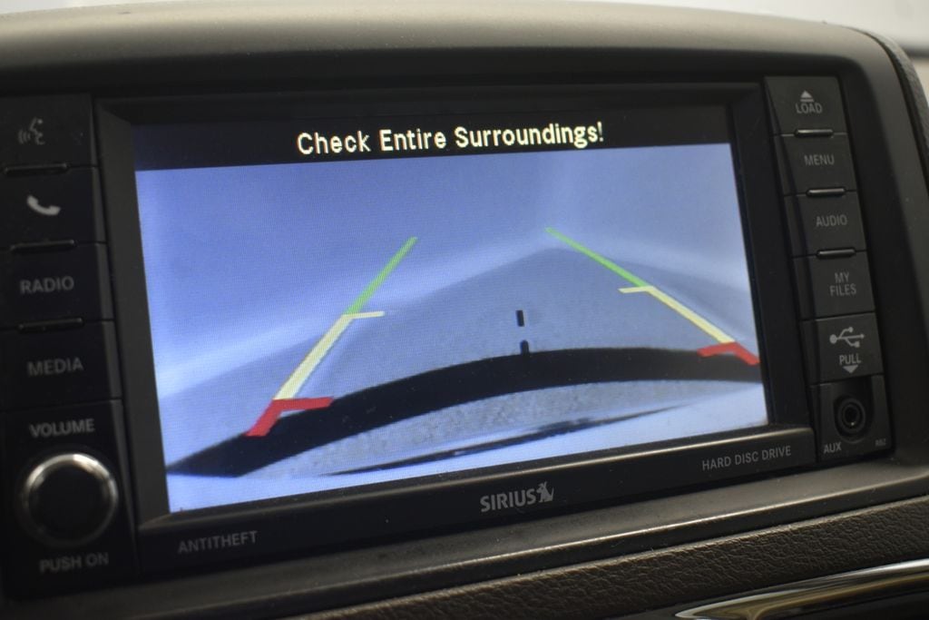 Thumbnail: 2015 Chrysler Town & Country - 37