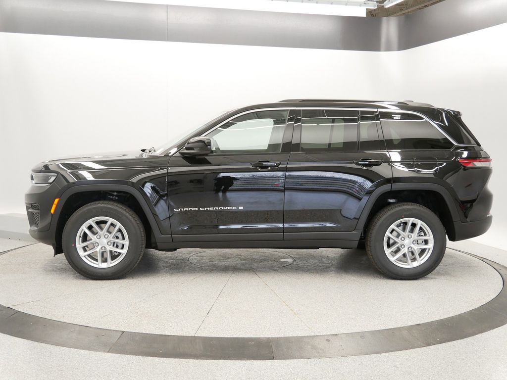 Thumbnail: 2025 Jeep Grand Cherokee - 16