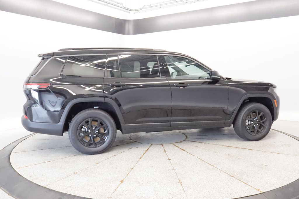 Thumbnail: 2026 Jeep Grand Cherokee L - 8