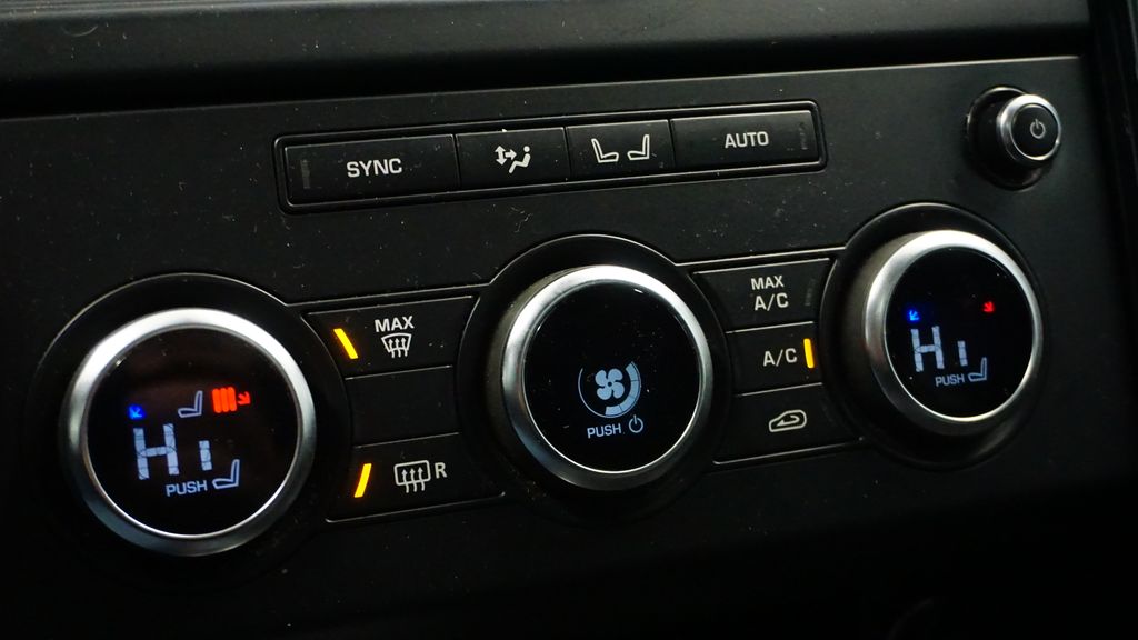 Thumbnail: 2020 Land Rover Discovery - 31