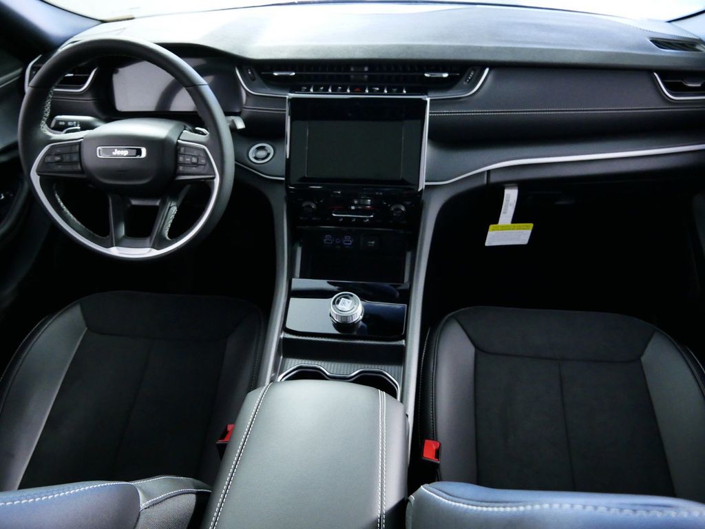 Thumbnail: 2024 Jeep Grand Cherokee - 6