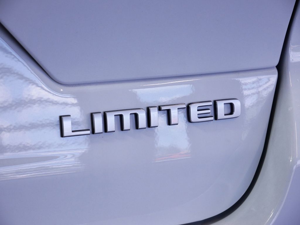 Thumbnail: 2025 Jeep Grand Cherokee - 14