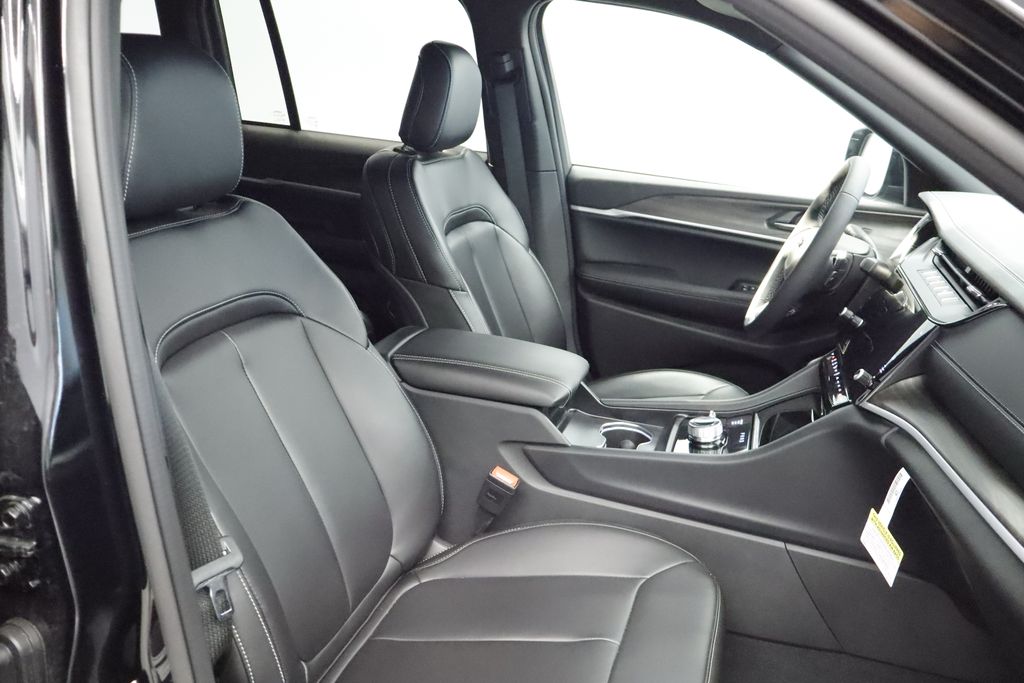 Thumbnail: 2026 Jeep Grand Cherokee - 22