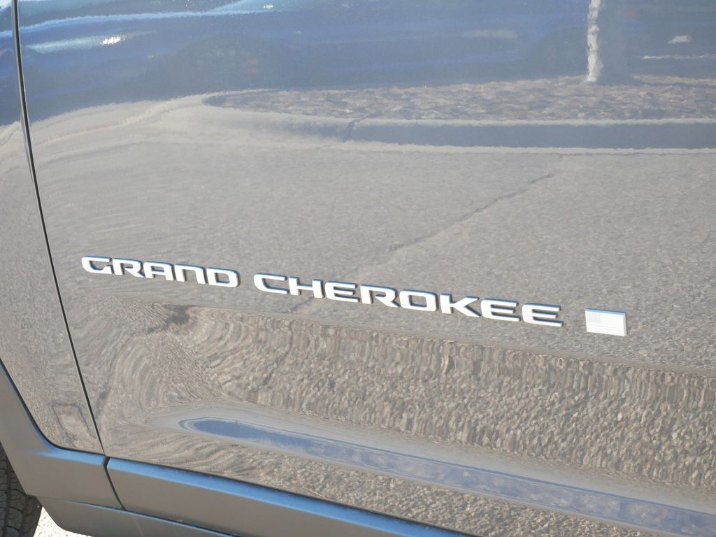 Thumbnail: 2025 Jeep Grand Cherokee - 17