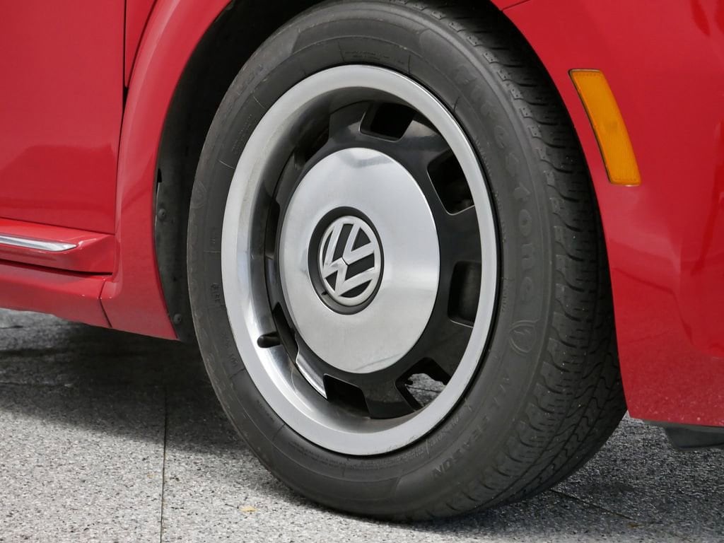 Thumbnail: 2013 Volkswagen Beetle - 16