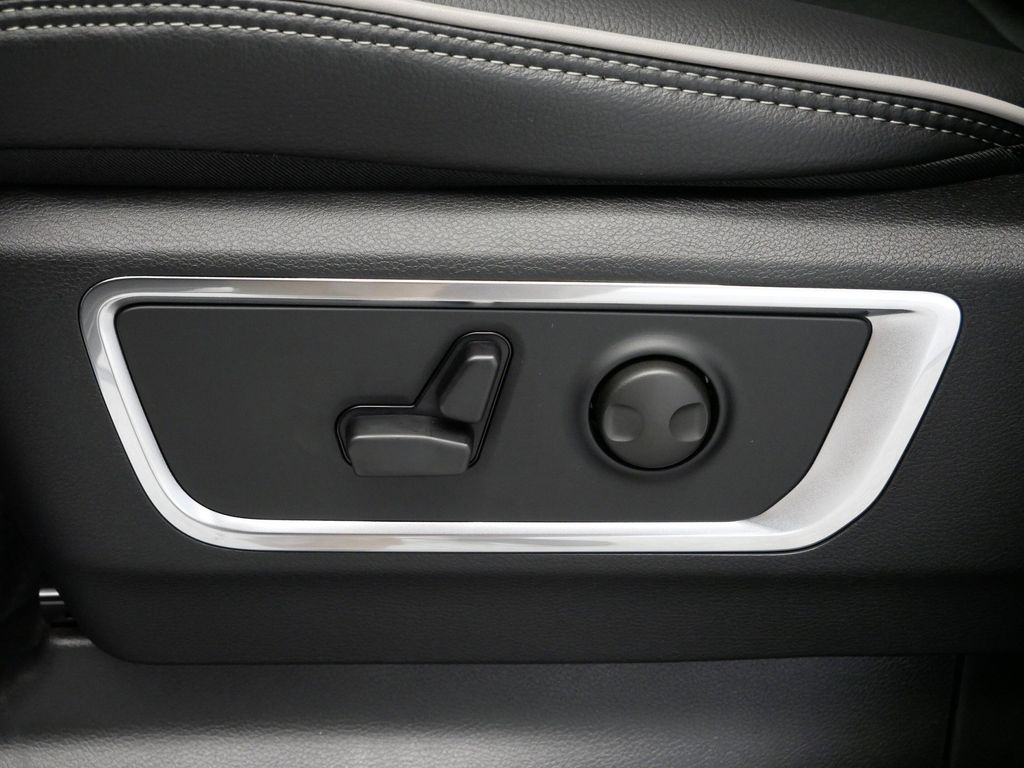 Thumbnail: 2026 RAM 1500 - 6