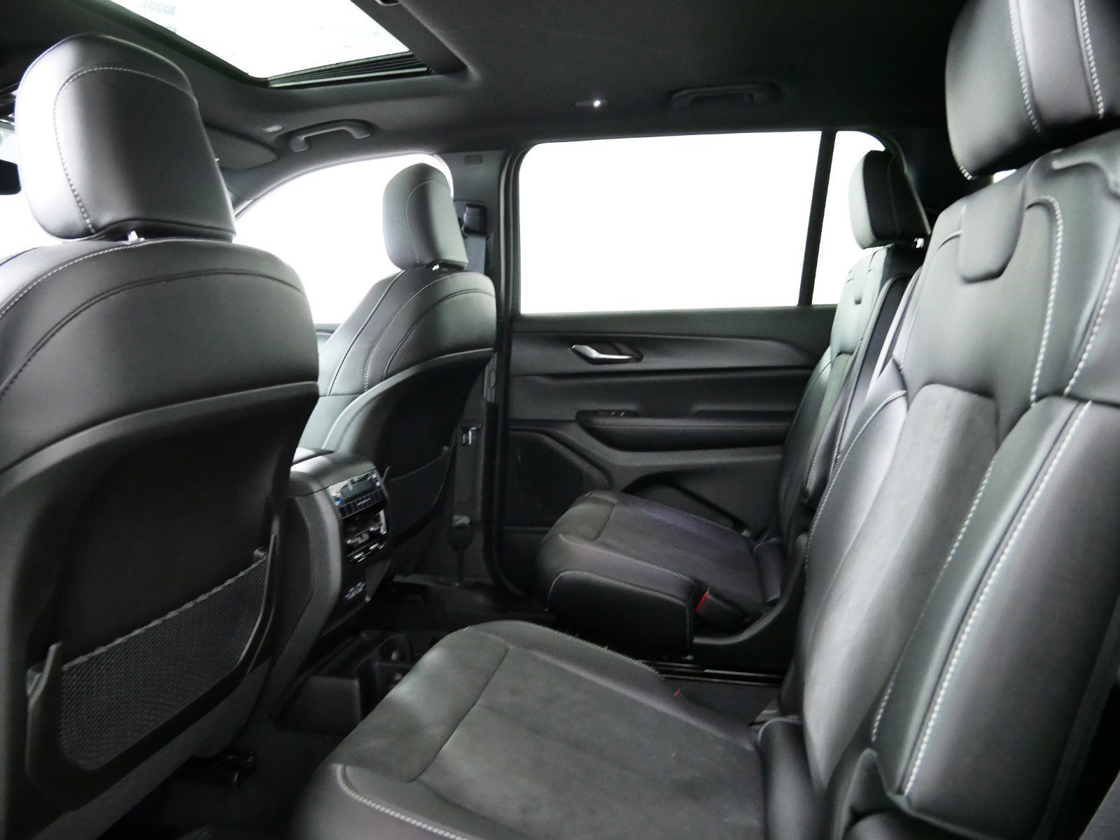 Thumbnail: 2025 Jeep Grand Cherokee L - 22