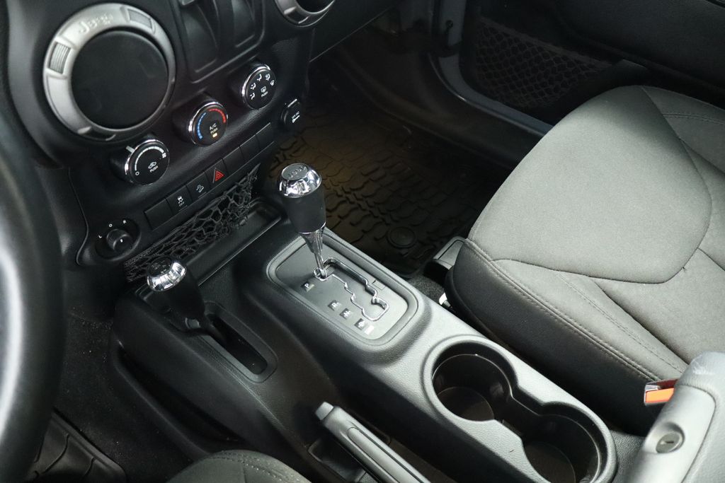 Thumbnail: 2014 Jeep Wrangler - 27