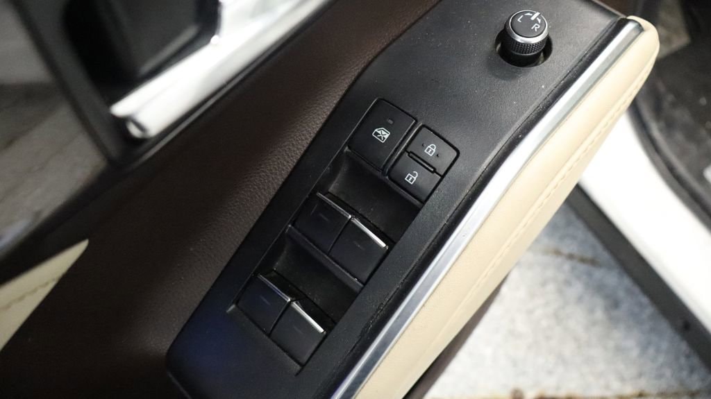 Thumbnail: 2022 Toyota Highlander - 30