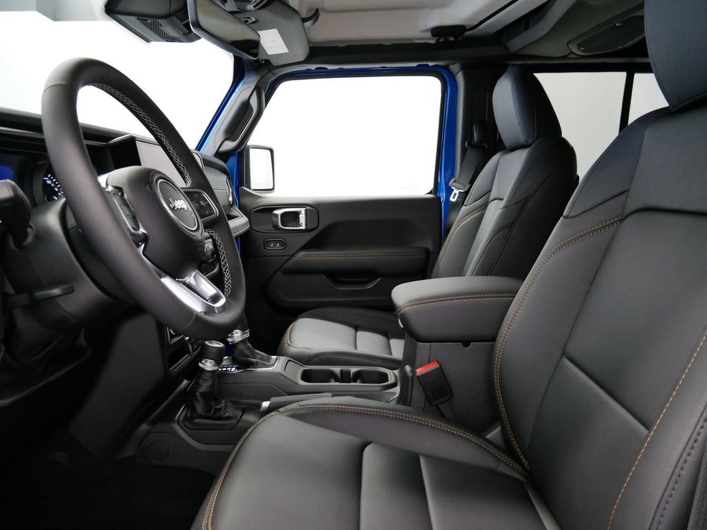 2025 Jeep Wrangler Sahara 4xe 31