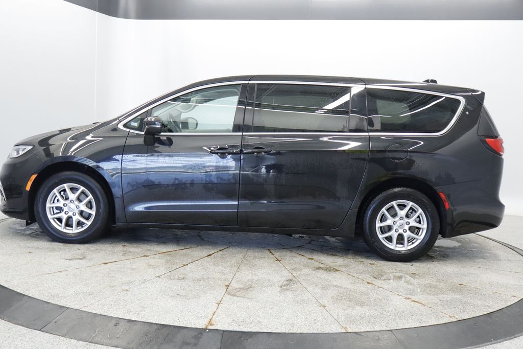 Thumbnail: 2023 Chrysler Pacifica - 2