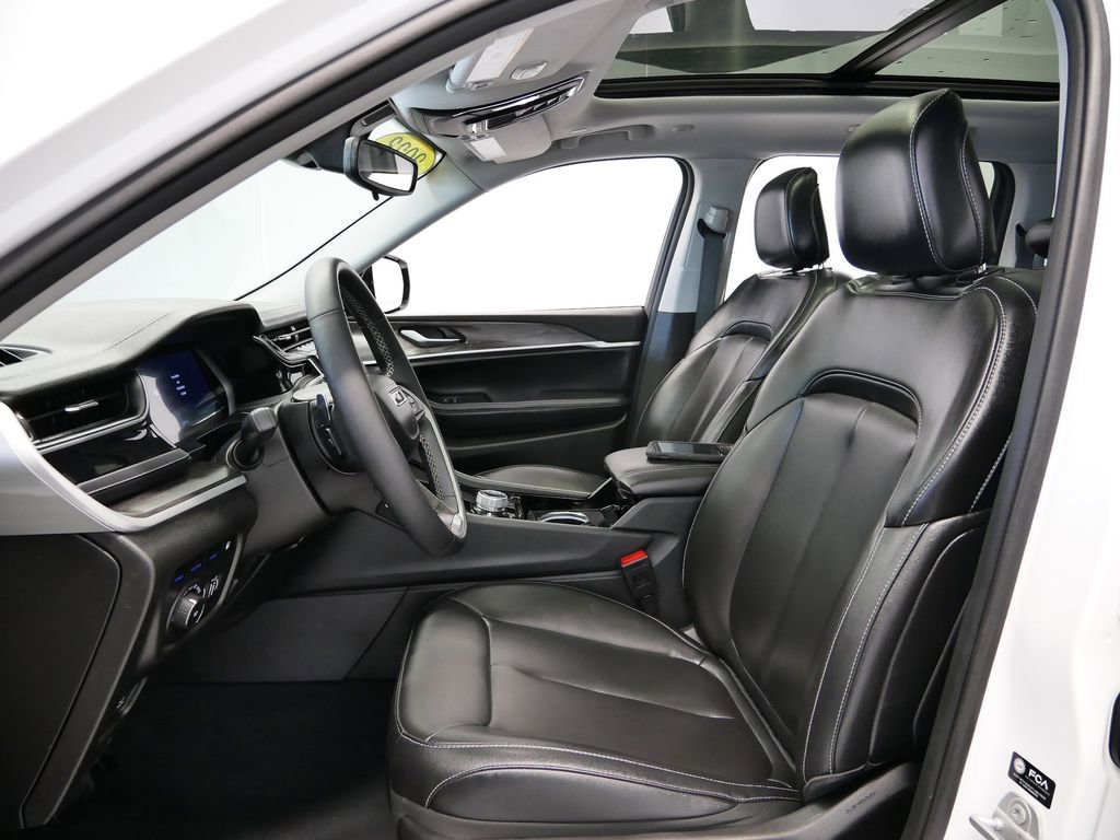 Thumbnail: 2023 Jeep Grand Cherokee - 3