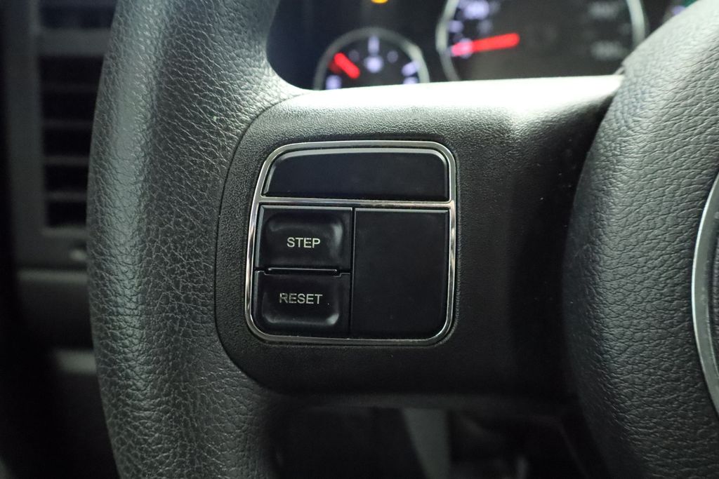 Thumbnail: 2012 Jeep Liberty - 25