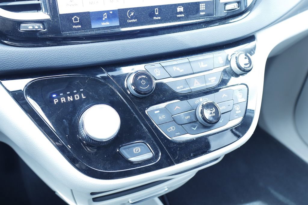 Thumbnail: 2023 Chrysler Pacifica - 25
