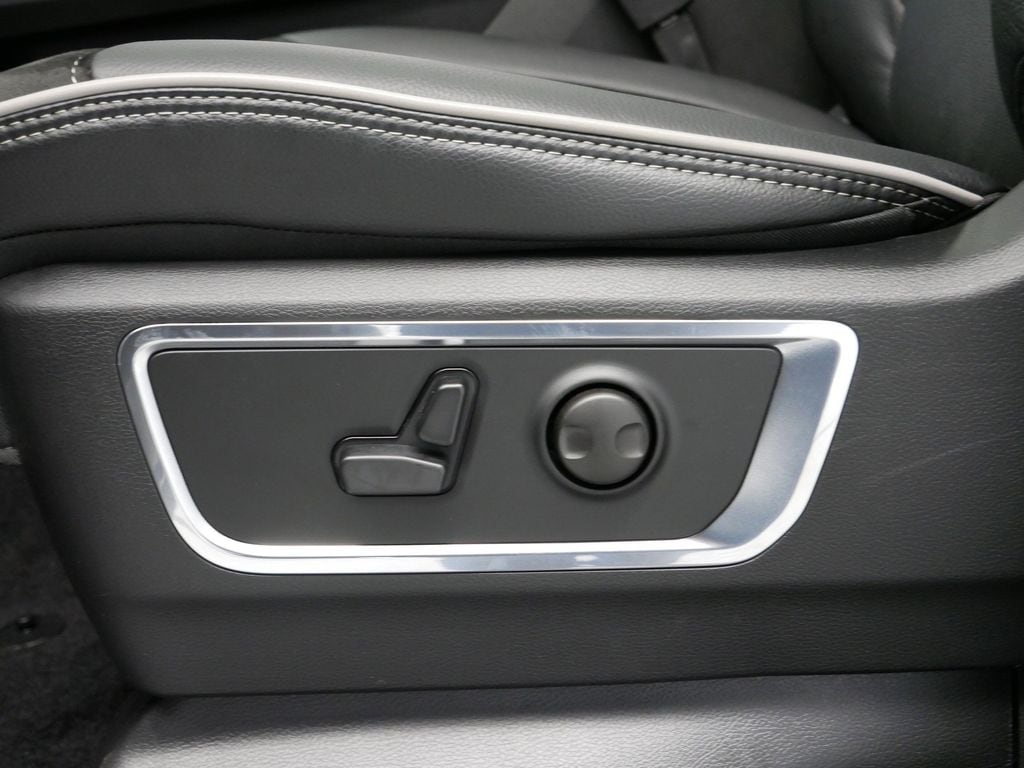 Thumbnail: 2026 RAM 1500 - 6