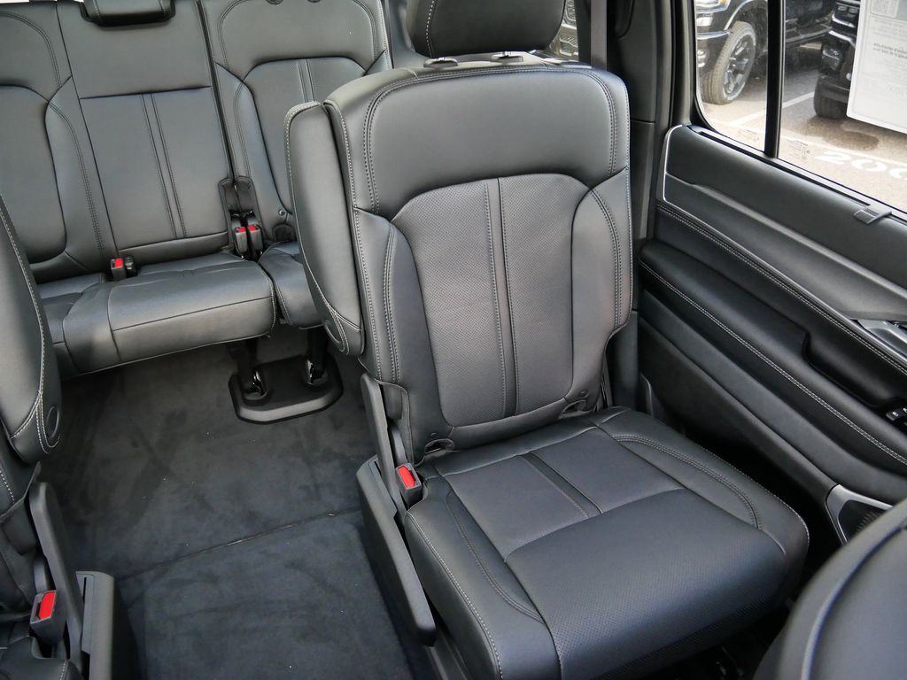 Thumbnail: 2025 Jeep Wagoneer - 25