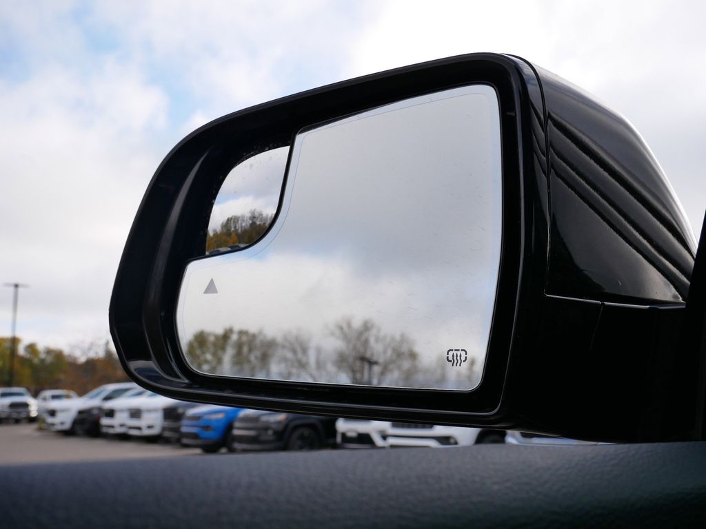 Thumbnail: 2025 Jeep Wagoneer - 29