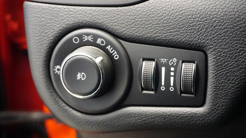 Thumbnail: 2021 Jeep Cherokee - 29