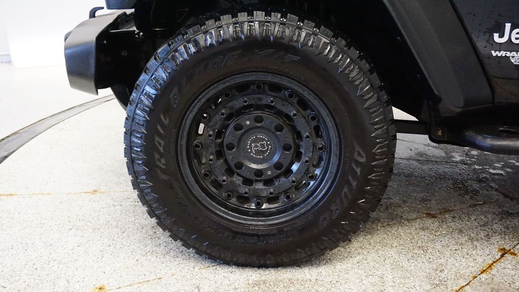 Thumbnail: 2019 Jeep Wrangler - 14