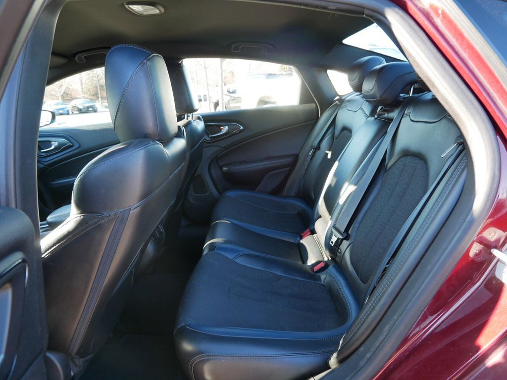 2015 Chrysler 200 S 12