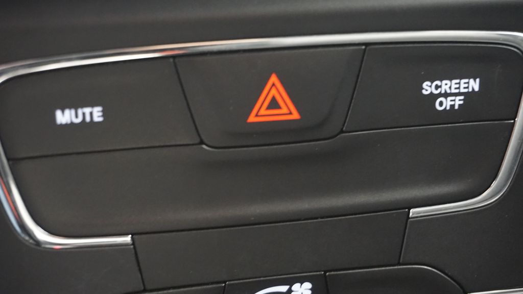 Thumbnail: 2018 Jeep Compass - 38