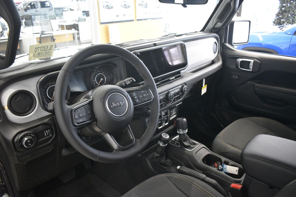 Thumbnail: 2025 Jeep Gladiator - 28